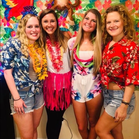 Tobi White Watercolor Vibe Floral Romper size S - Picture 6 of 6